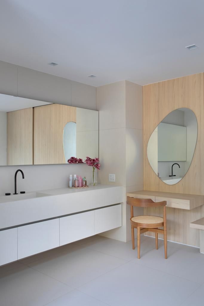 Banheiro com penteadeira