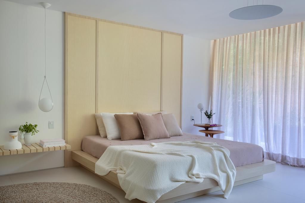 Suíte com cortinas leves