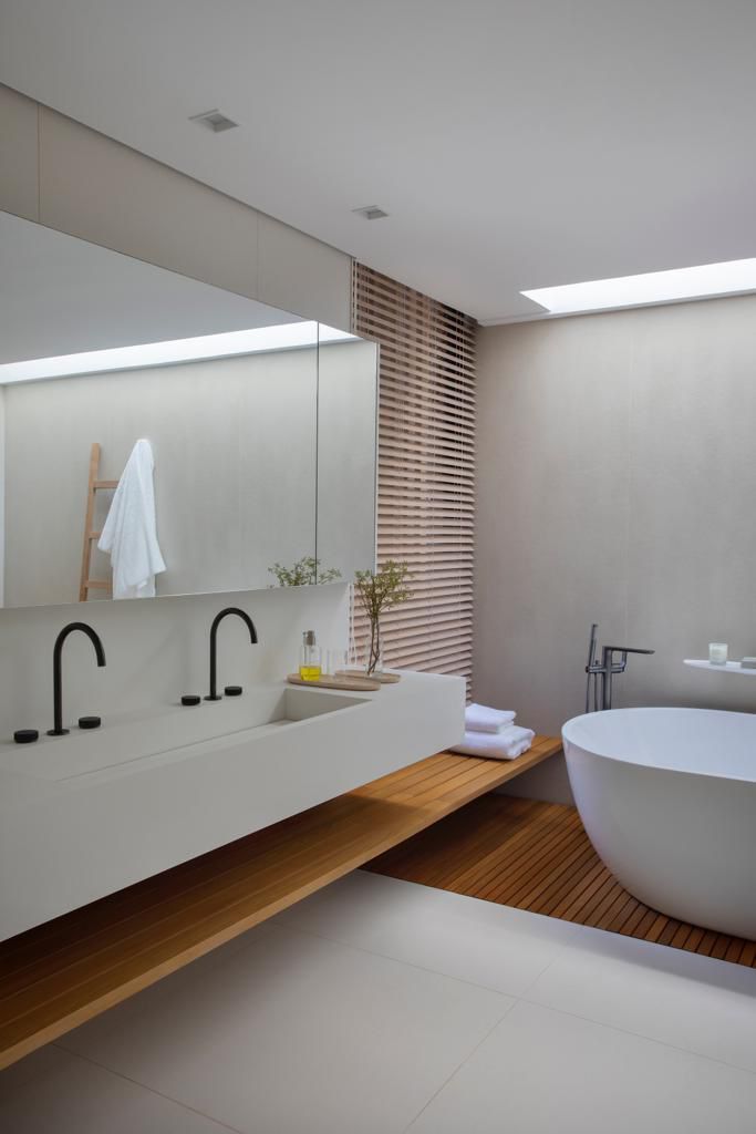 Antessala do Banheiro Master