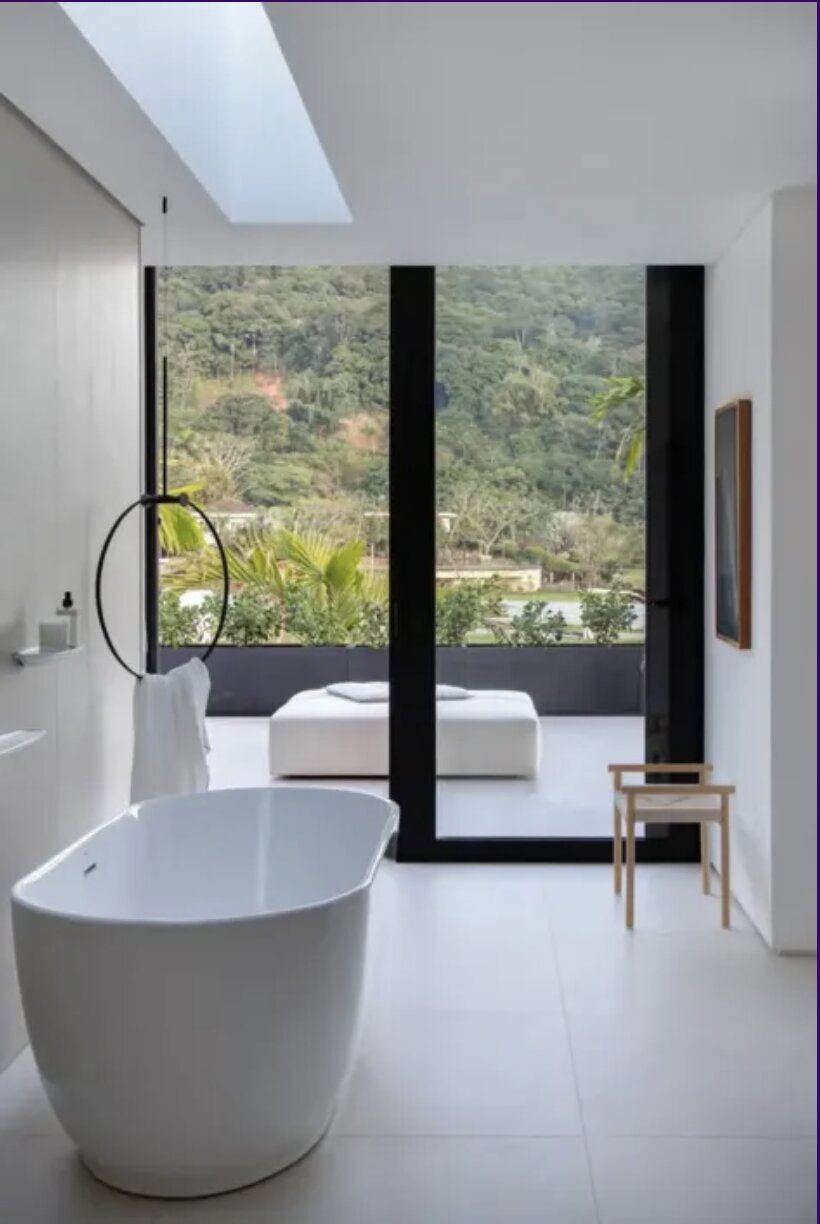 Banheira com varanda privativa