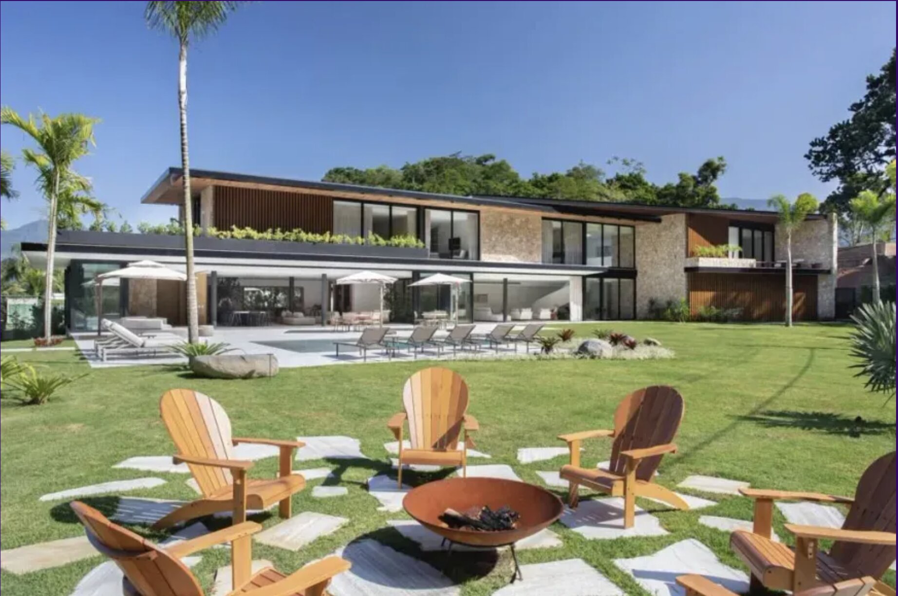 Gramado com lounge de fogo